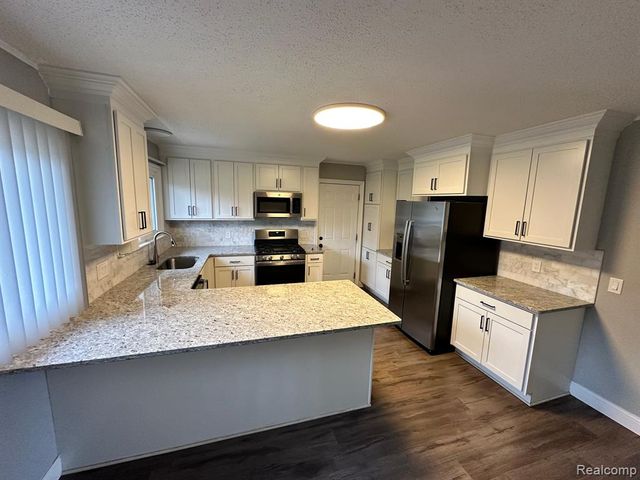 24739 Middlebelt Road, Farmington Hills, MI 48336