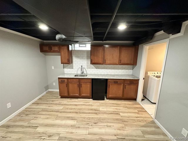 24739 Middlebelt Road, Farmington Hills, MI 48336