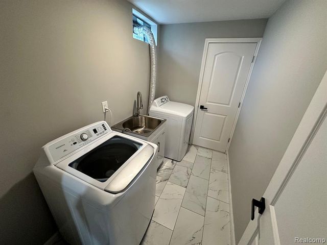 24739 Middlebelt Road, Farmington Hills, MI 48336