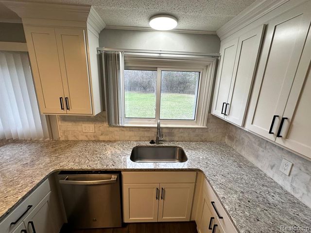 24739 Middlebelt Road, Farmington Hills, MI 48336