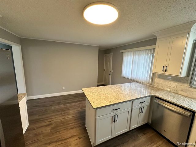 24739 Middlebelt Road, Farmington Hills, MI 48336