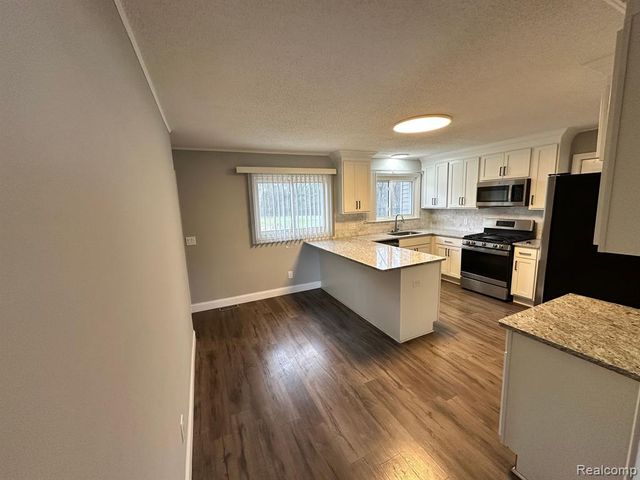 24739 Middlebelt Road, Farmington Hills, MI 48336