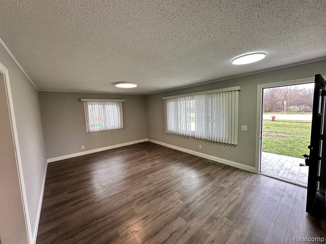 24739 Middlebelt Road, Farmington Hills, MI 48336