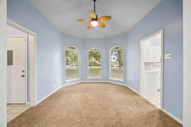 909 Valley View Avenue, Red Oak, TX 75154