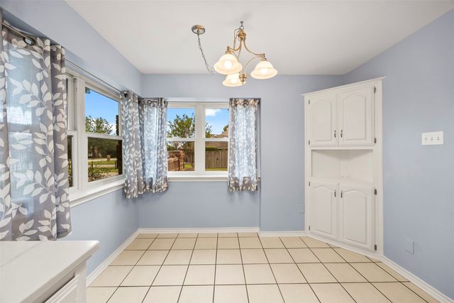 909 Valley View Avenue, Red Oak, TX 75154