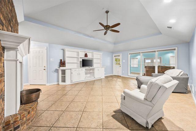 909 Valley View Avenue, Red Oak, TX 75154