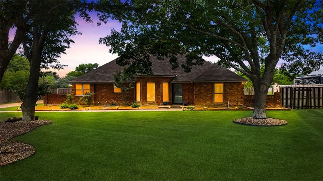 909 Valley View Avenue, Red Oak, TX 75154
