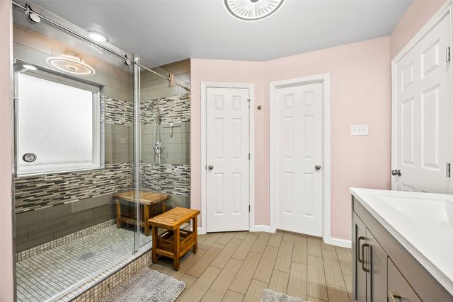 909 Valley View Avenue, Red Oak, TX 75154