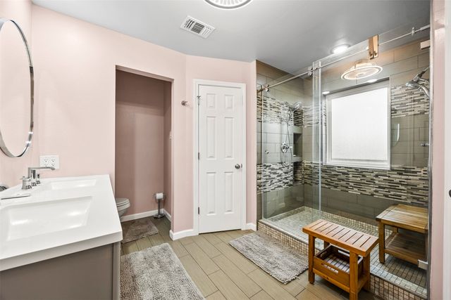 909 Valley View Avenue, Red Oak, TX 75154