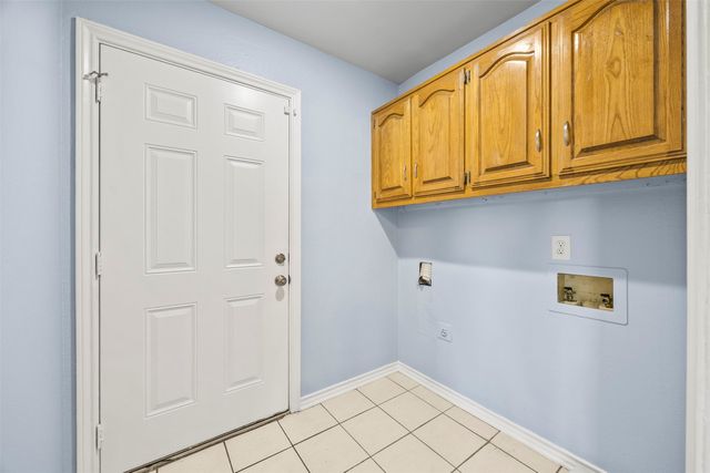 909 Valley View Avenue, Red Oak, TX 75154