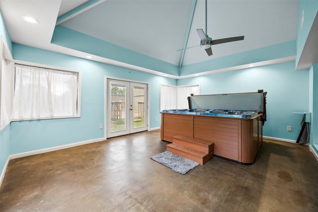 909 Valley View Avenue, Red Oak, TX 75154