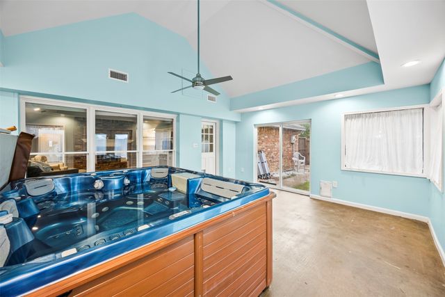 909 Valley View Avenue, Red Oak, TX 75154