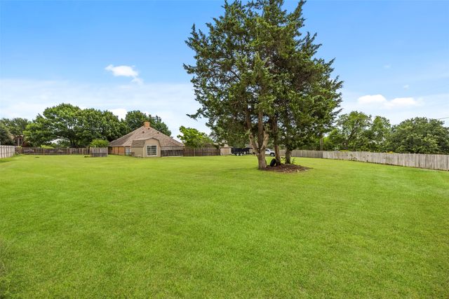 909 Valley View Avenue, Red Oak, TX 75154