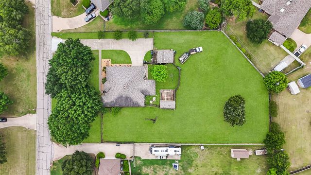 909 Valley View Avenue, Red Oak, TX 75154