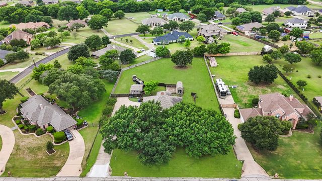 909 Valley View Avenue, Red Oak, TX 75154
