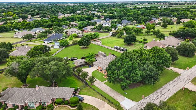 909 Valley View Avenue, Red Oak, TX 75154