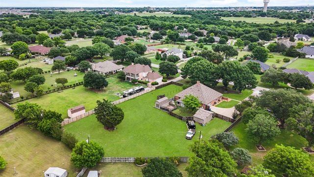 909 Valley View Avenue, Red Oak, TX 75154
