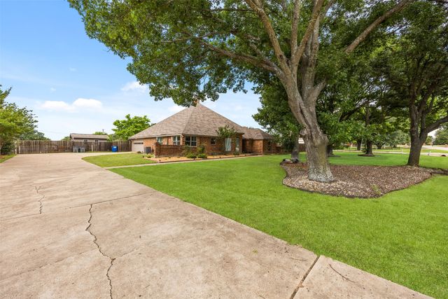 909 Valley View Avenue, Red Oak, TX 75154