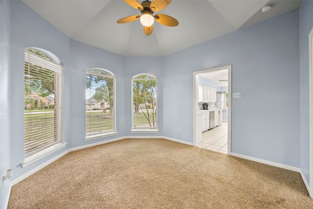 909 Valley View Avenue, Red Oak, TX 75154