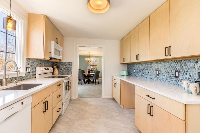 4 Quail Hill Road, Pocasset, MA 02559