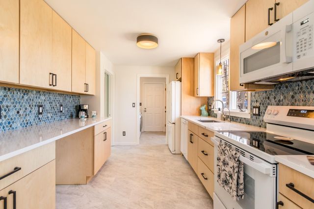 4 Quail Hill Road, Pocasset, MA 02559