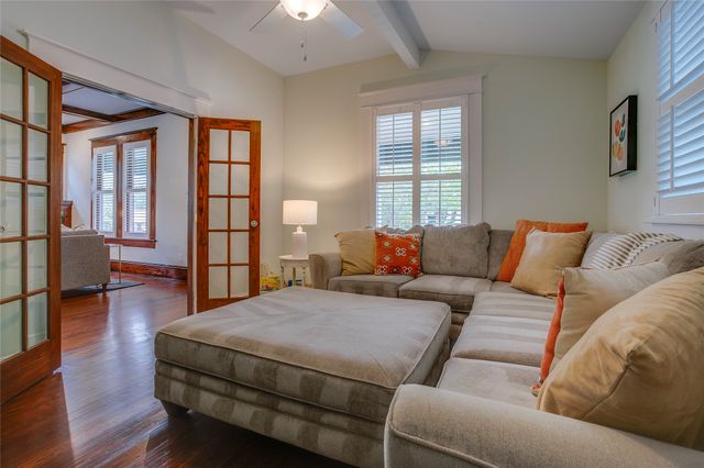 911 Woodlawn Avenue, Dallas, TX 75208