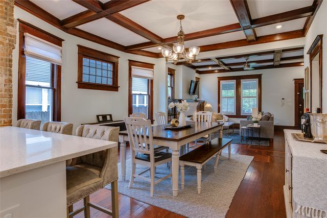 911 Woodlawn Avenue, Dallas, TX 75208