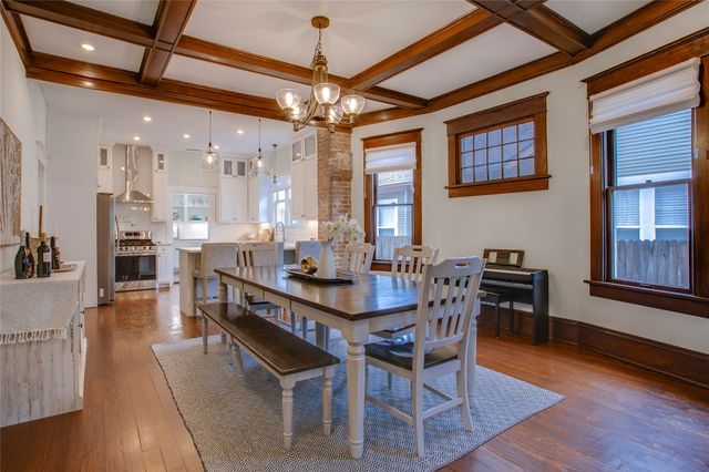 911 Woodlawn Avenue, Dallas, TX 75208