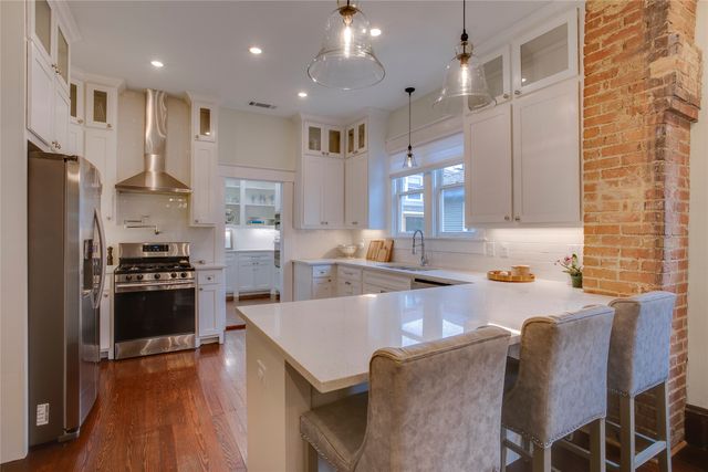 911 Woodlawn Avenue, Dallas, TX 75208