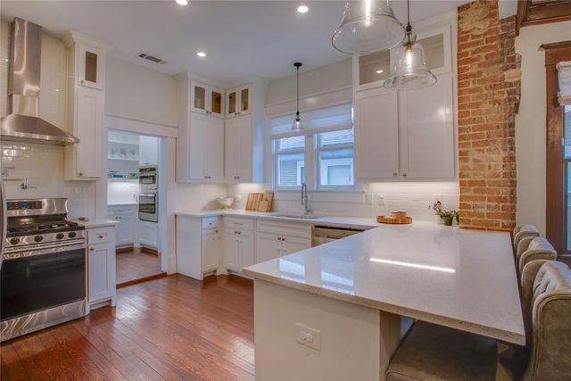 911 Woodlawn Avenue, Dallas, TX 75208