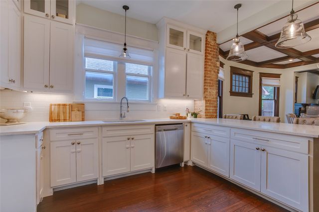 911 Woodlawn Avenue, Dallas, TX 75208