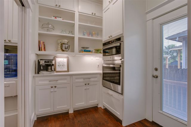 911 Woodlawn Avenue, Dallas, TX 75208