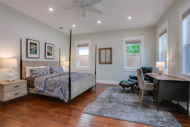 911 Woodlawn Avenue, Dallas, TX 75208