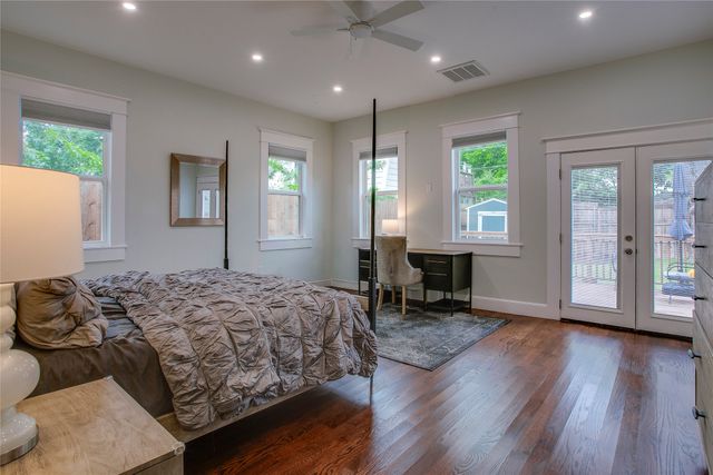 911 Woodlawn Avenue, Dallas, TX 75208