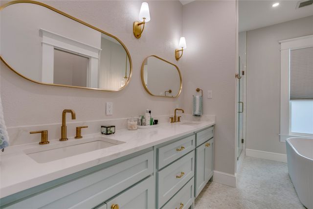 911 Woodlawn Avenue, Dallas, TX 75208