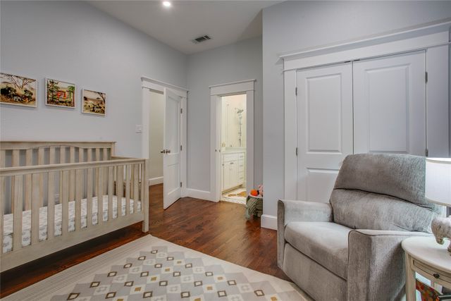 911 Woodlawn Avenue, Dallas, TX 75208