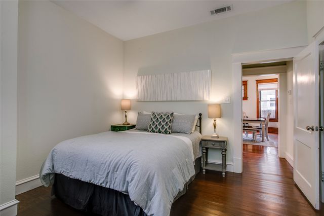 911 Woodlawn Avenue, Dallas, TX 75208