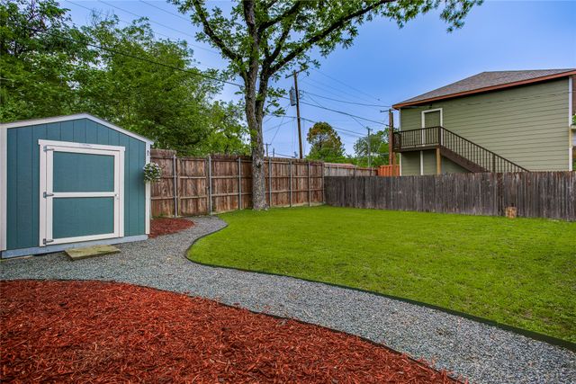 911 Woodlawn Avenue, Dallas, TX 75208