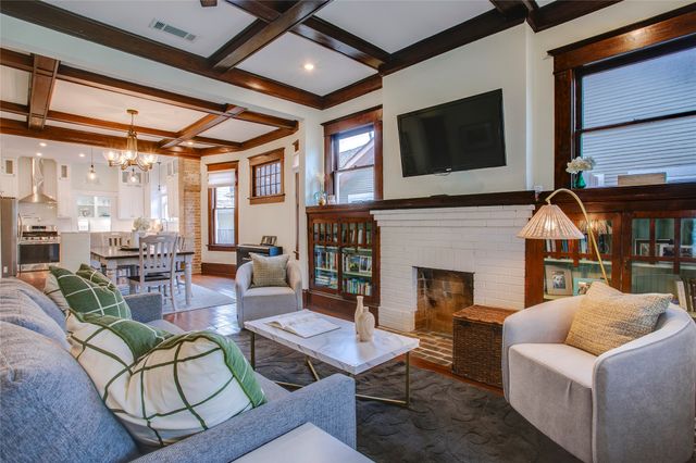 911 Woodlawn Avenue, Dallas, TX 75208