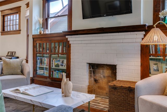 911 Woodlawn Avenue, Dallas, TX 75208