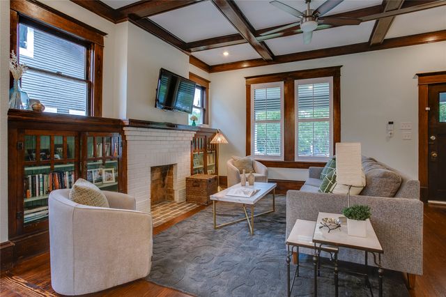 911 Woodlawn Avenue, Dallas, TX 75208