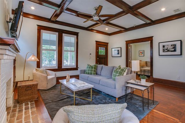 911 Woodlawn Avenue, Dallas, TX 75208