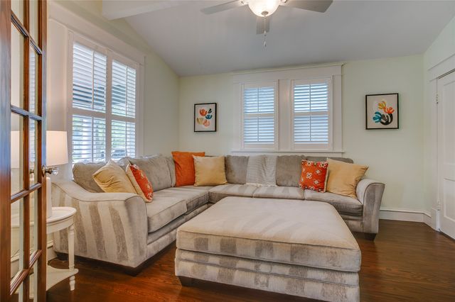 911 Woodlawn Avenue, Dallas, TX 75208