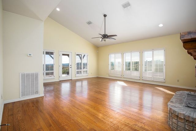 103 N Mount Haven Dr, Kerrville, TX 78028