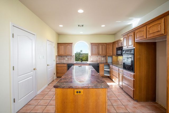 103 N Mount Haven Dr, Kerrville, TX 78028