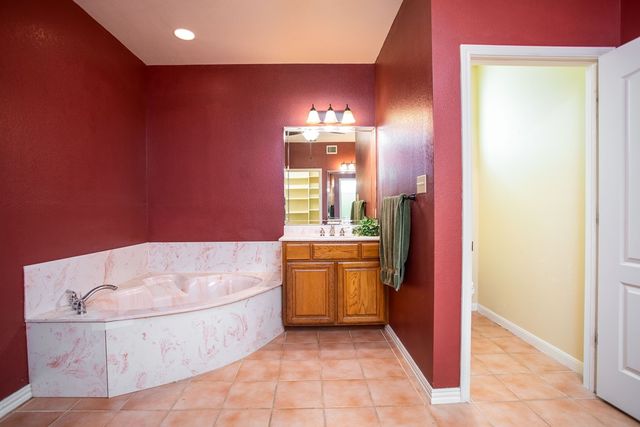 103 N Mount Haven Dr, Kerrville, TX 78028