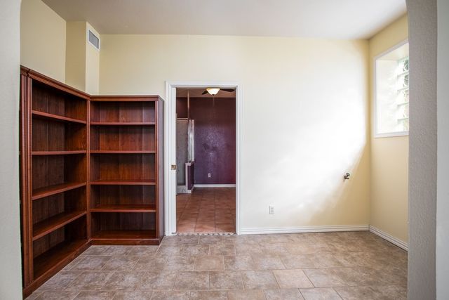 103 N Mount Haven Dr, Kerrville, TX 78028