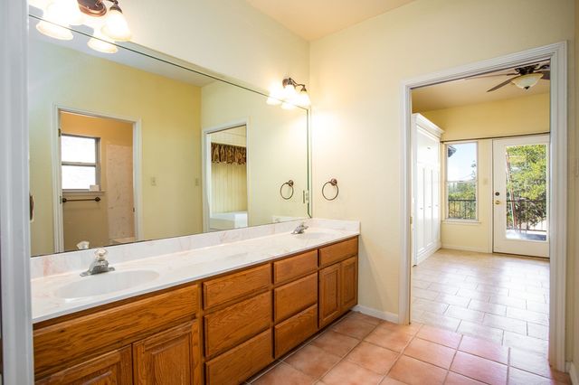 103 N Mount Haven Dr, Kerrville, TX 78028