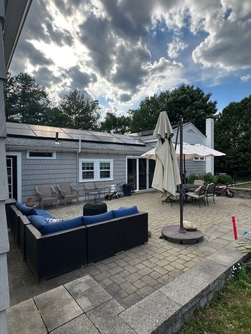 48 Juniper St, Billerica, MA 01821