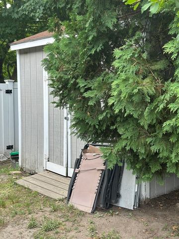 48 Juniper St, Billerica, MA 01821